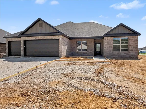 4749 Cowboy St, Springdale, AR 72762