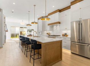 2813 E 35th St SW, Calgary, AB T3E 2Y4