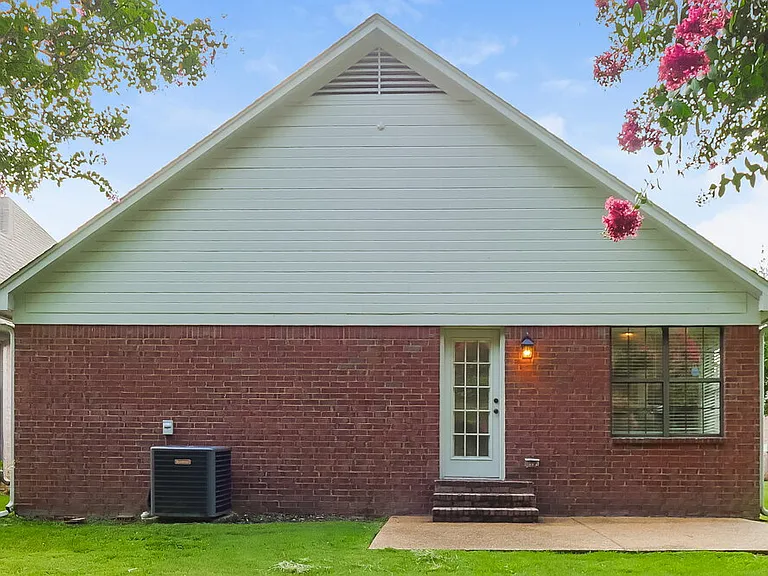 3800 Lake Village Cv — Photo 15