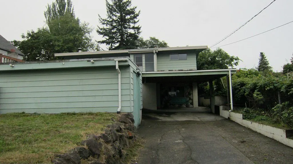 13444 6th Ave S photo 1