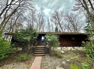 210 Oak Rd, Warroad, MN 56763