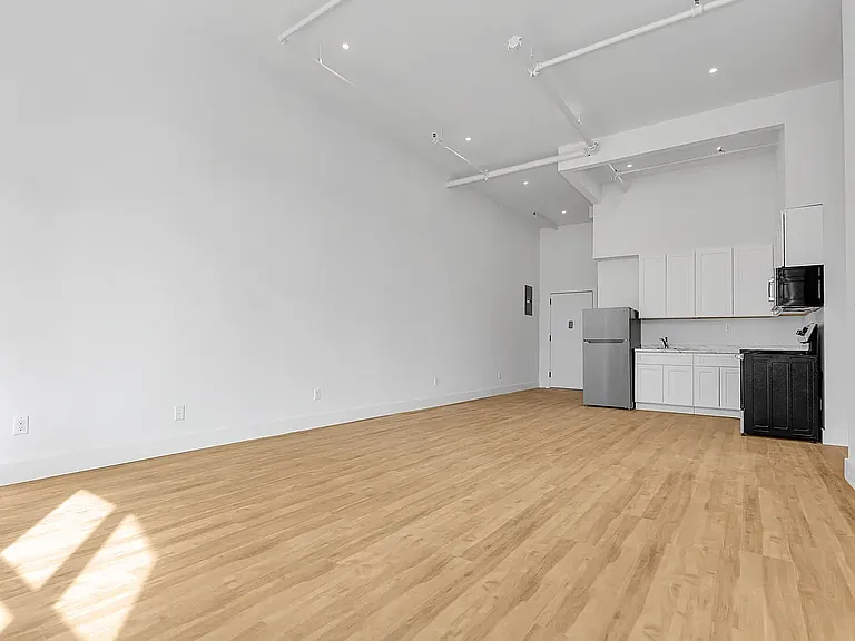 81 Willoughby St #405 — Photo 3
