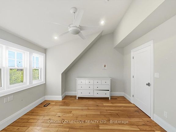 4th image of 79 Wilson St E