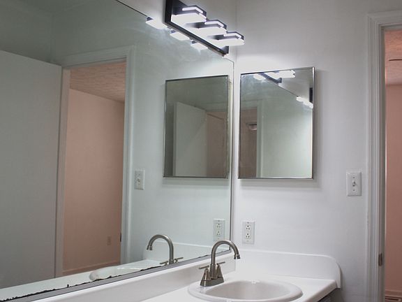 4th image of 372 Circuit Ln Unit E