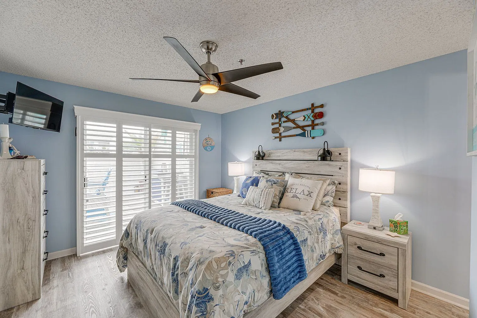 2 bed, 2.0 bath, 818 sqft, $3,612 — Photo 4