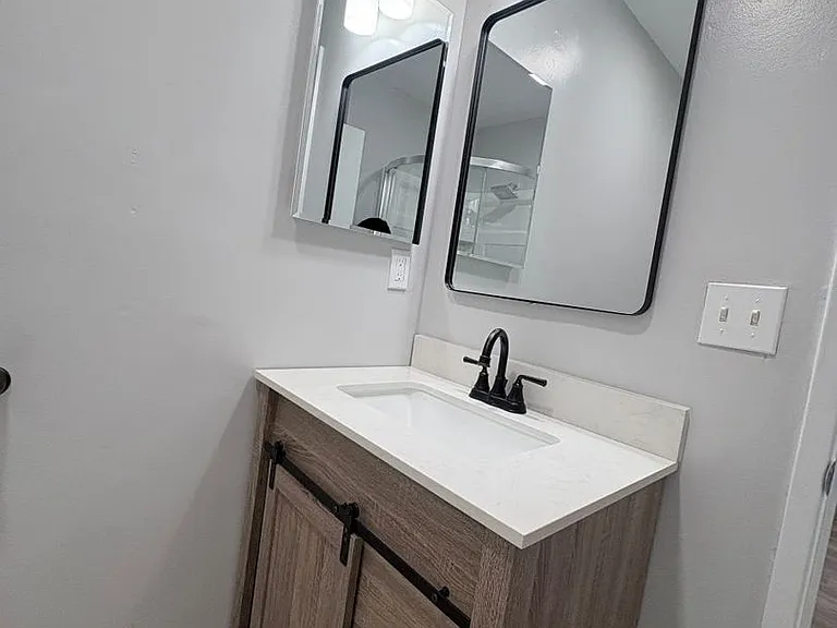 5945 Cloverly Apts — Photo 18