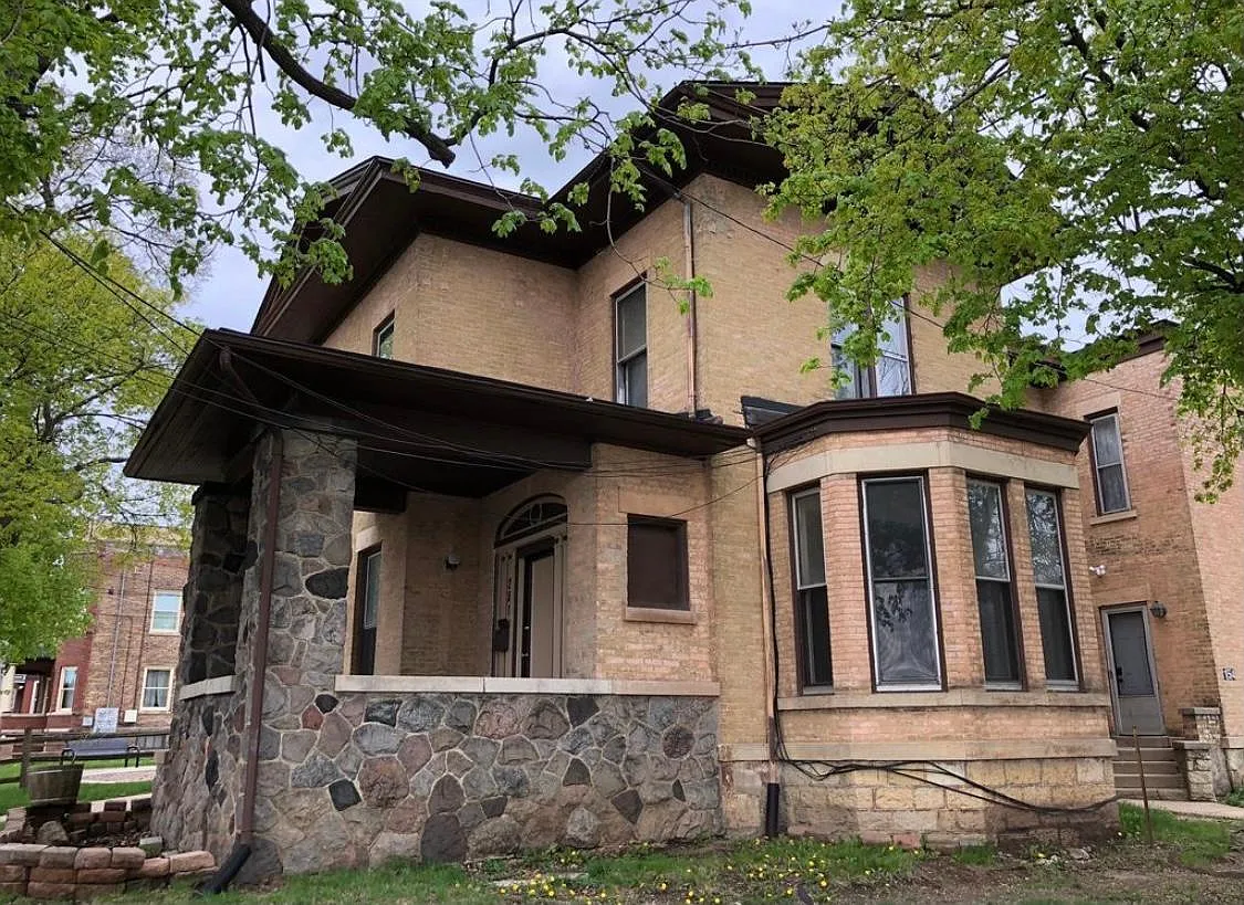 255 Douglas Ave — Photo 1