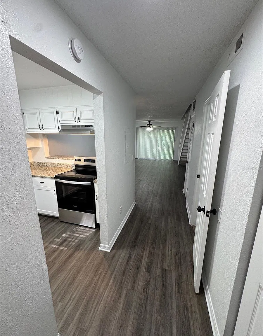 2 bed, 1.5 bath, 1200 sqft, $1,289 — Photo 2