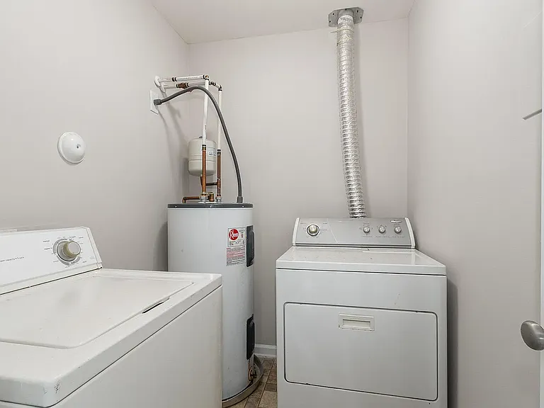 1211 Canyon Rock Ct #103 — Photo 32