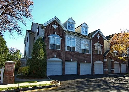 #202 Swanstrom Place E