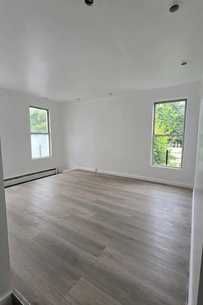 3 bed, $3,500 — Photo 1