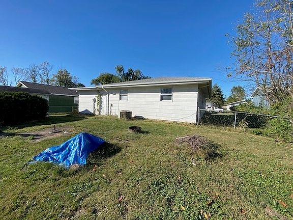 2nd image of 1034 Oxford Ct