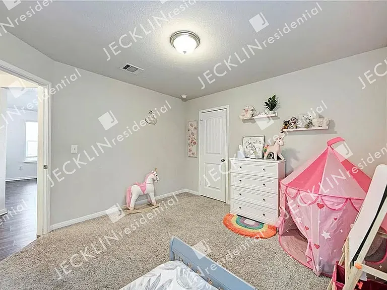 105 Kleberg Ct — Photo 18