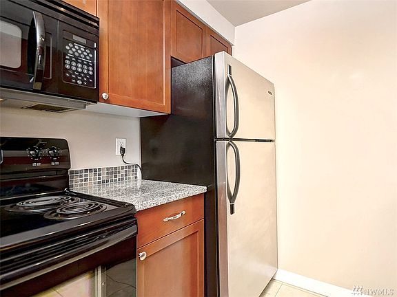5th image of 4831 Fauntleroy Way SW APT 205