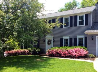 12801 Fantasia Dr, Herndon, VA 20170