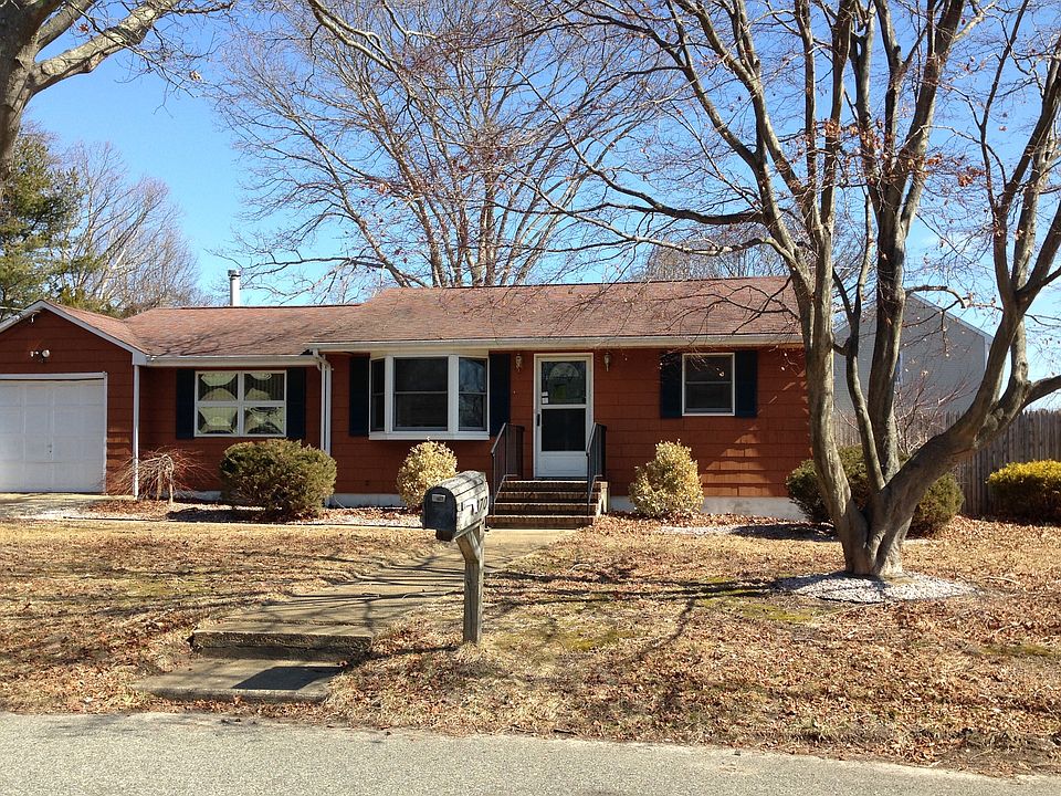 870 Clair Avenue, Brick