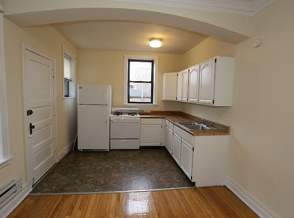 5th image of 3937 N Janssen Ave #E4