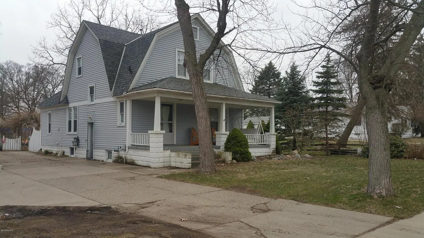 3332 Prairie St SW photo 1