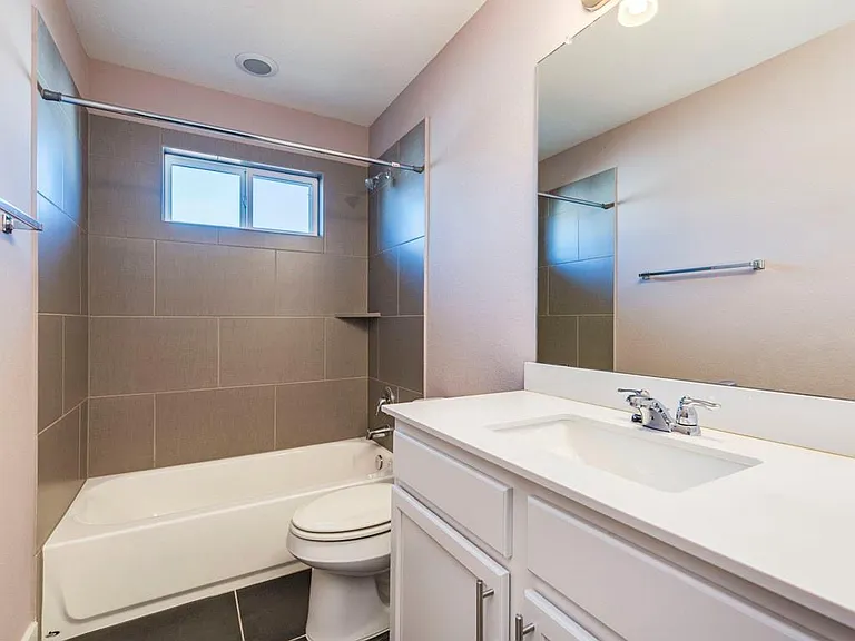 2208 Capulet St — Photo 18