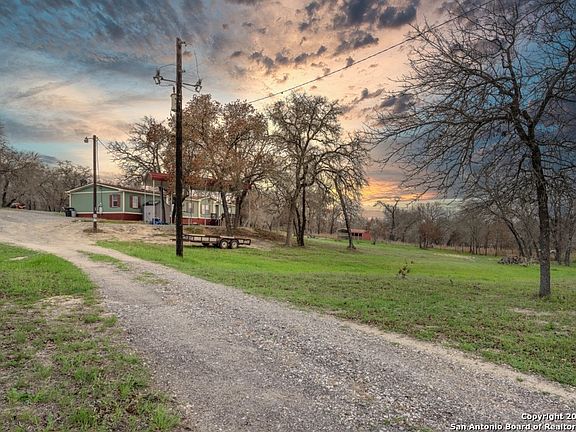 2nd image of 127 SHADY OAKS DR