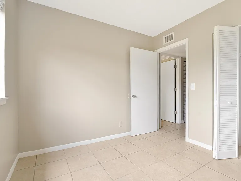400 Nottingham Cir #D — Photo 11