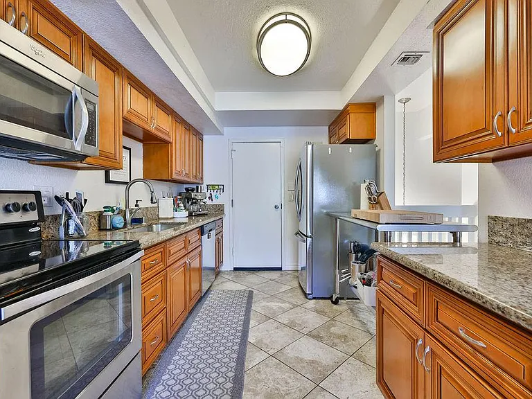 6395 Rancho Mission Rd #10 — Photo 2