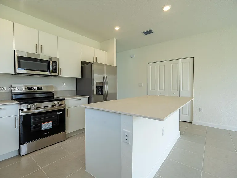 2485 SE 29th Dr — Photo 32