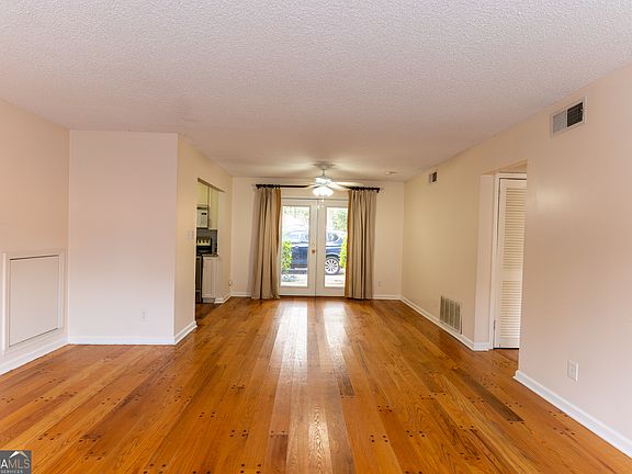 3rd image of 4266 Roswell Rd NE APT K2