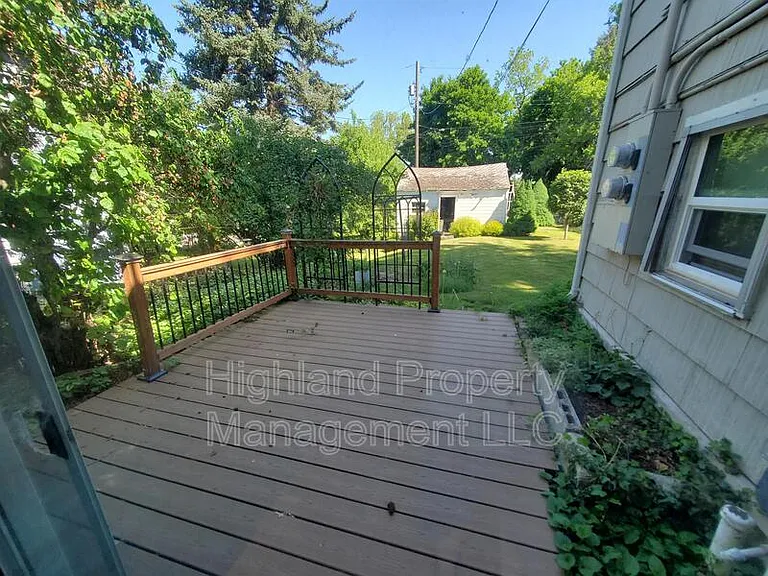 152 SE Water St #A — Photo 11