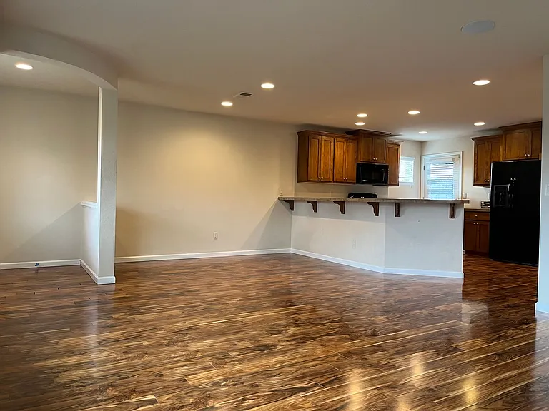 2400 NW Sunny Ln — Photo 6