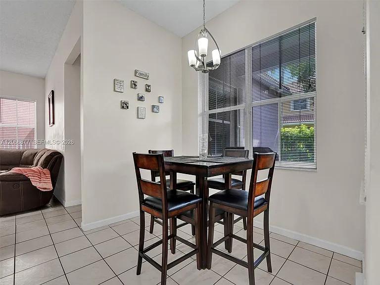 938 Bluewood Ter — Photo 33