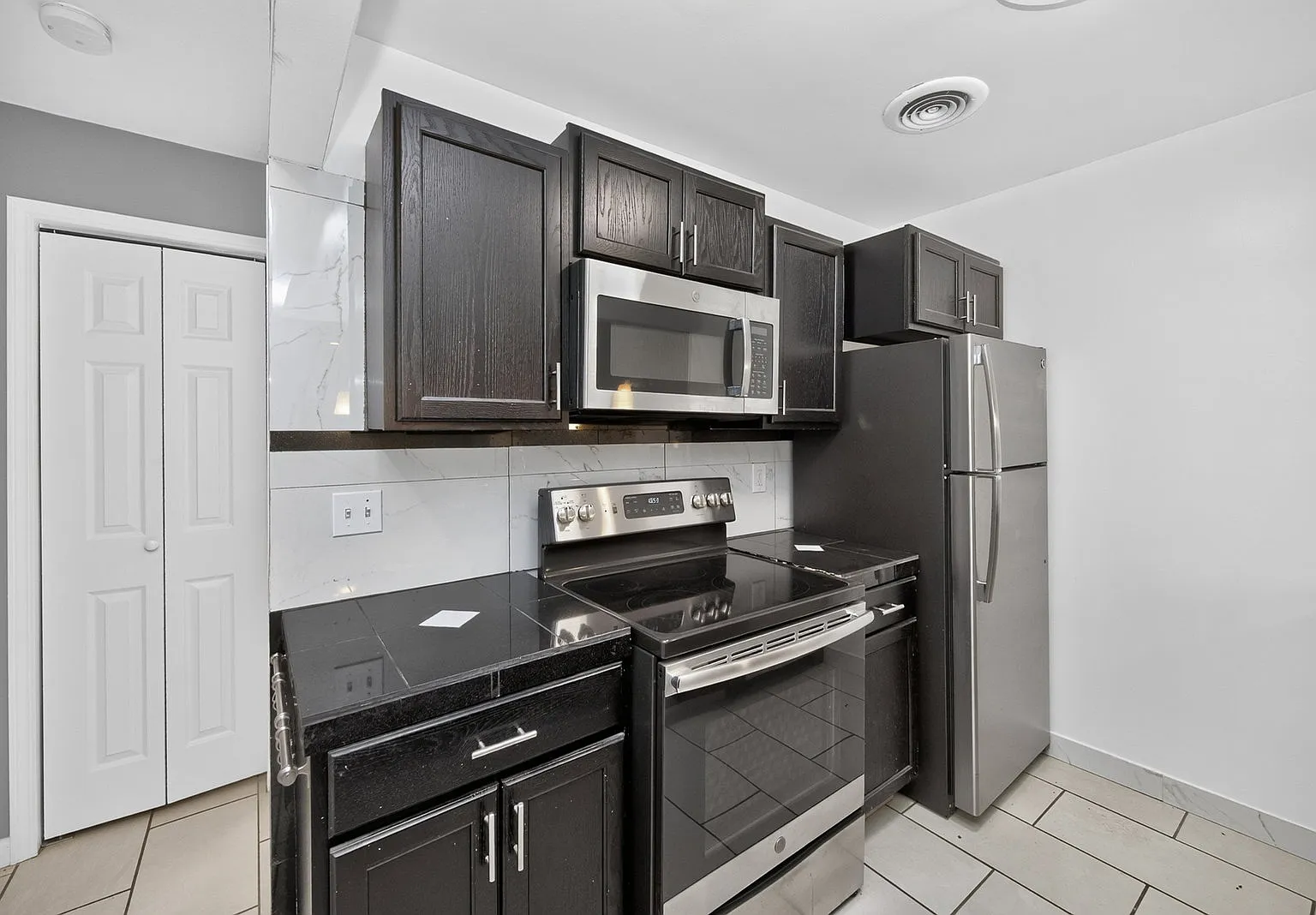 Beechmont Towers — Photo 2