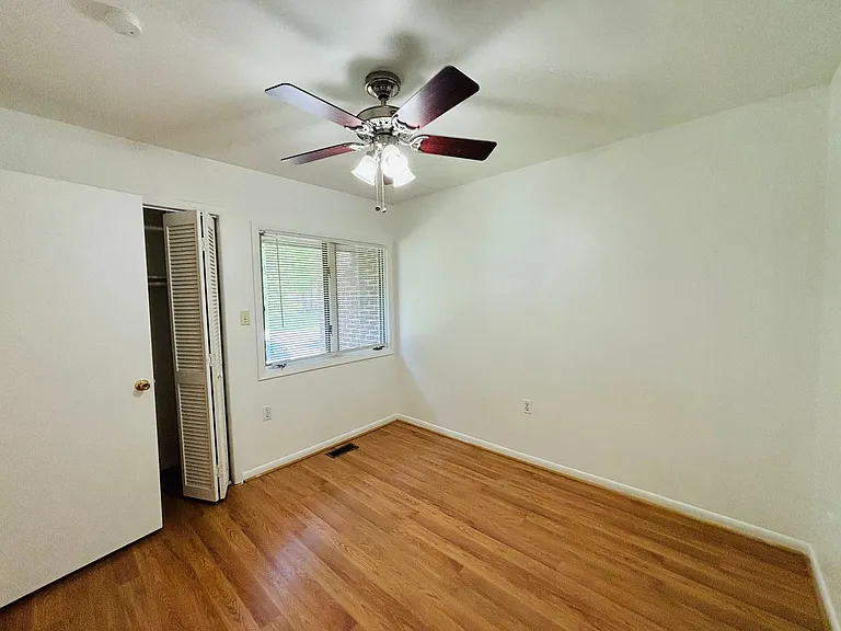 327 Shenandoah Cir — Photo 15