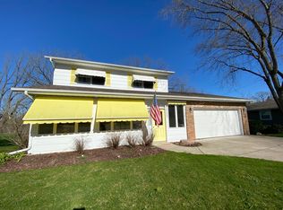417 Circle Dr, Lake Geneva, WI 53147