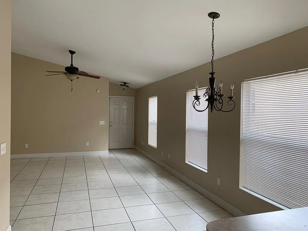 Building Photo - 8425 Deer Chase Dr