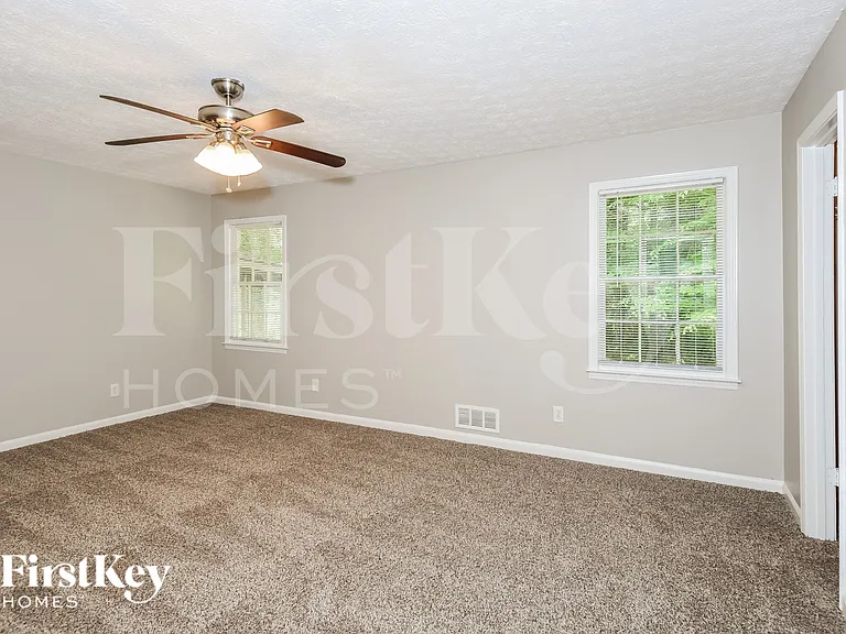 125 Creekview Dr — Photo 10