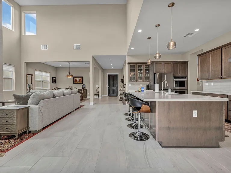 619 Camargue Trl — Photo 14