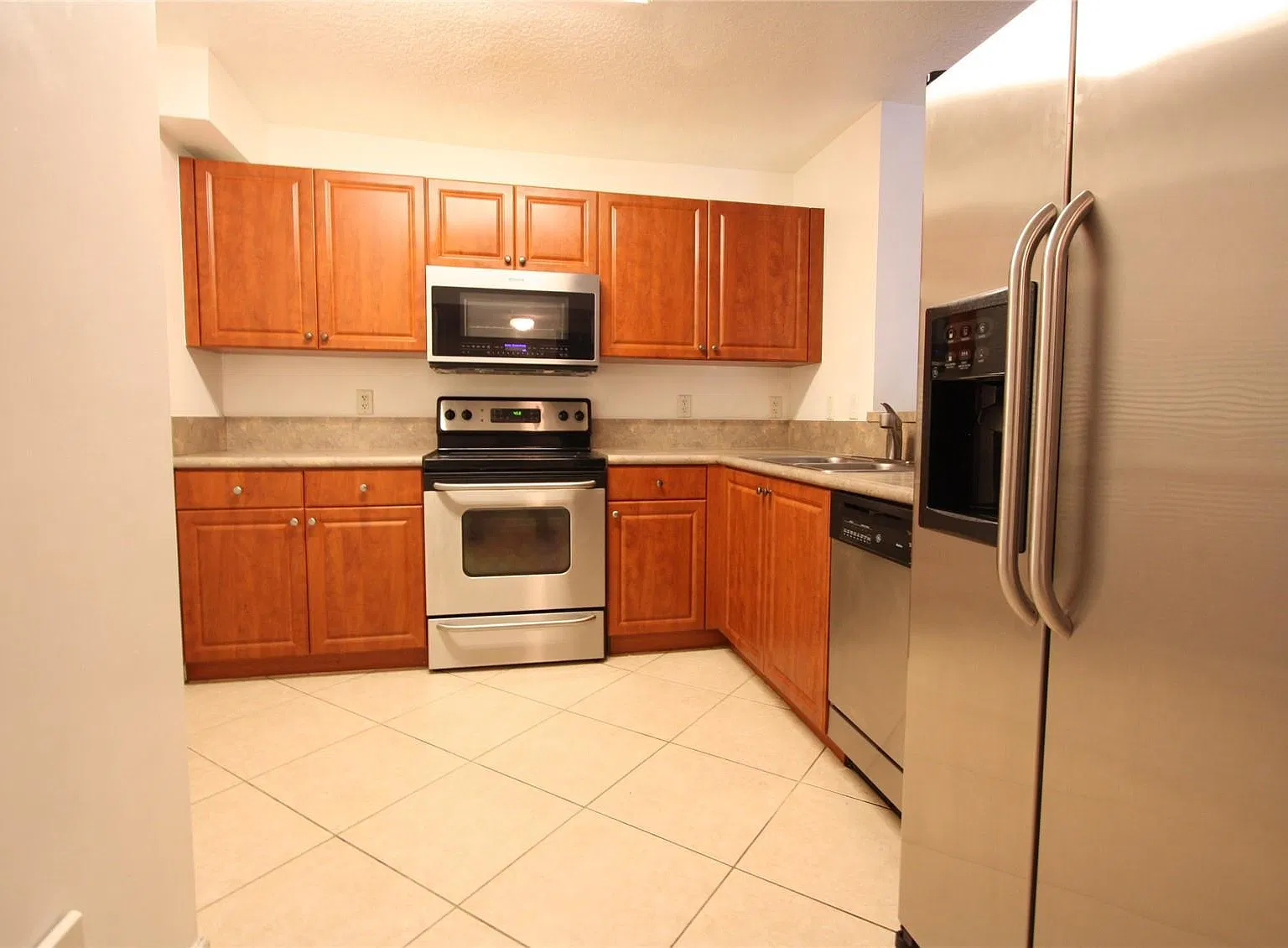 2 bed, 1162 sqft, $2,400 — Photo 3