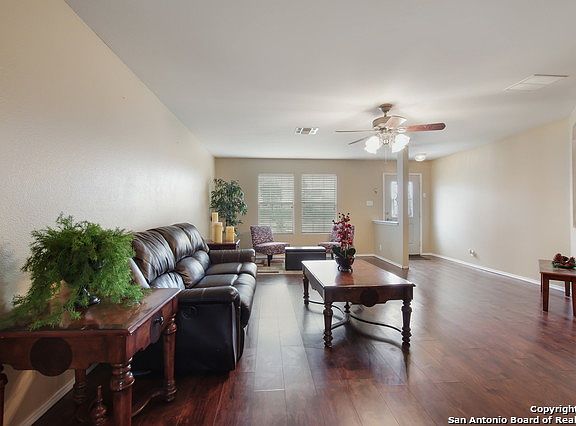 3rd image of 3407 Carruthers Oak