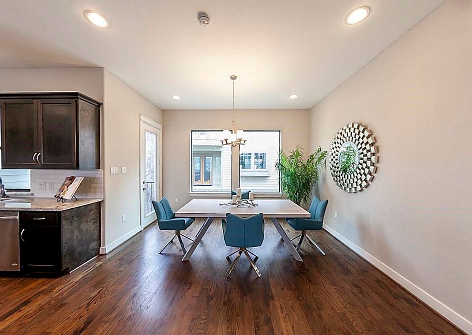 Dining room with picture window and access to the balcony!