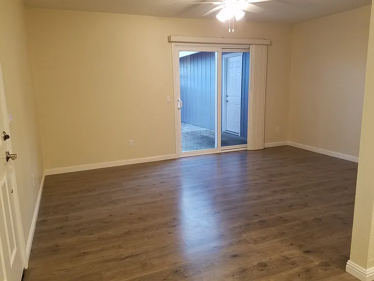 388 E School St #388 — Photo 4