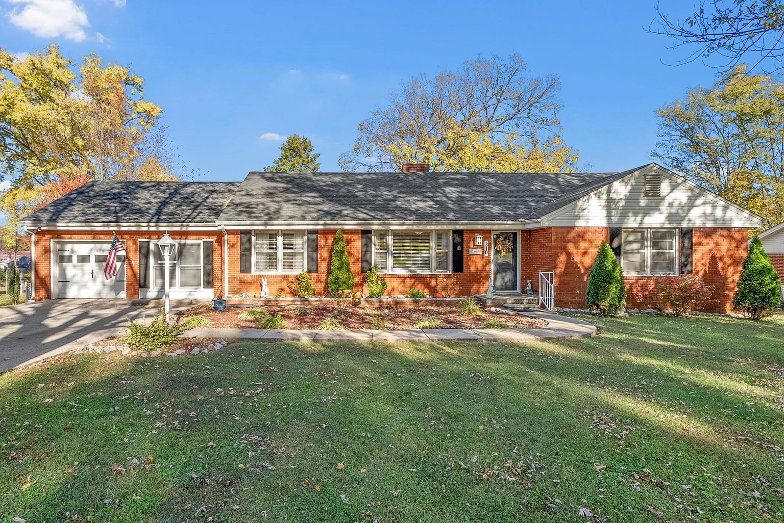 310 Elton Dr photo 1