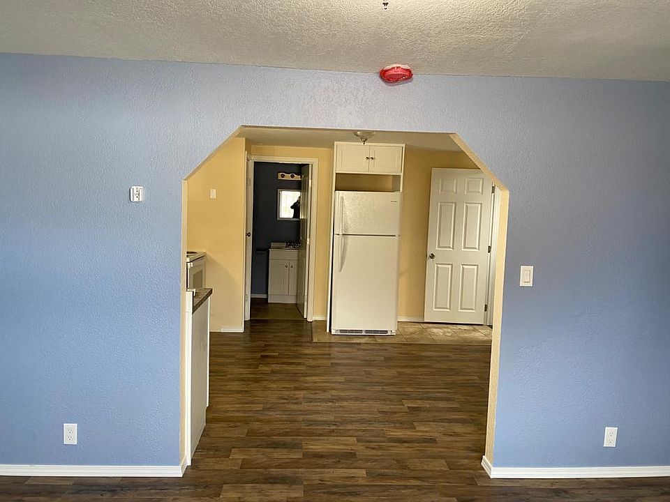 1st image of 204 E Columbia Dr APT A