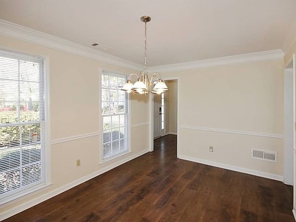 2nd image of 1920 Huntcliff Dr