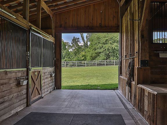 3rd image of 5397 Country Ln