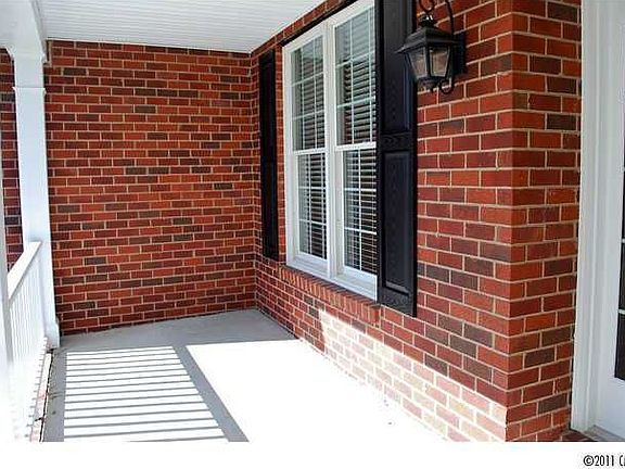 2nd image of 618 Ashgrove Ln