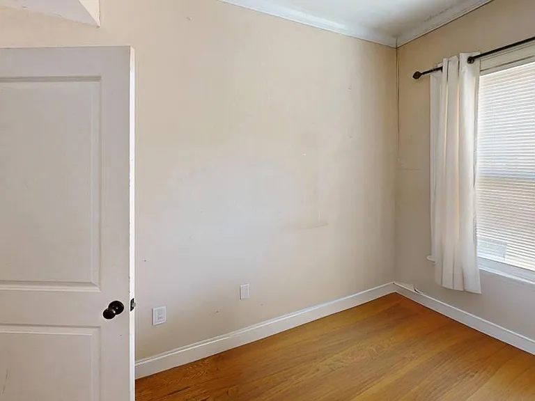 2975 Washington St — Photo 5