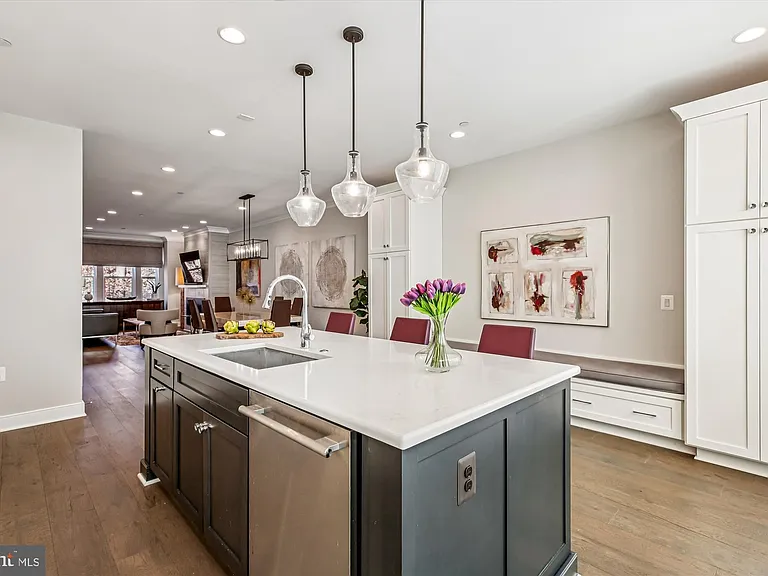 10340 Grosvenor Pl — Photo 8