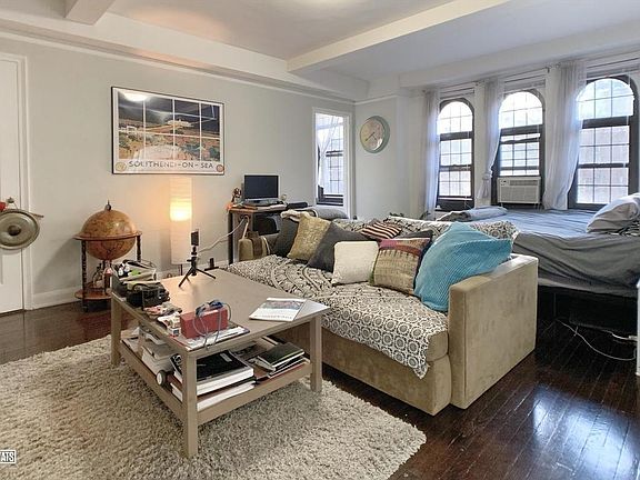 4th image of 450 W 24th St APT 3D