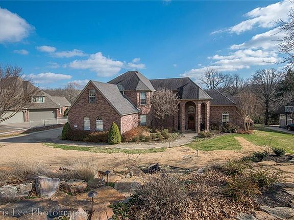 2nd image of 2438 N Candlewood Dr
